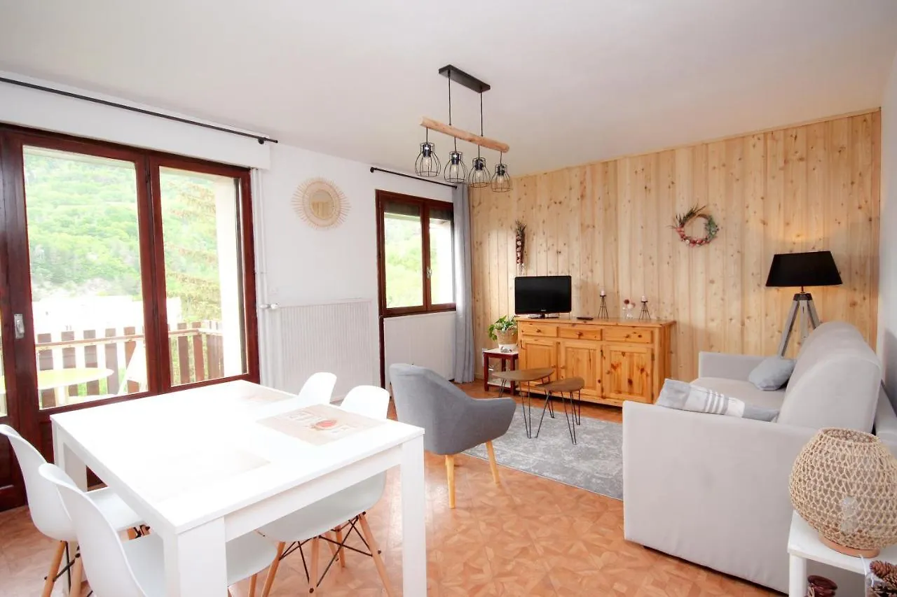 Coquet Appartement Type 2 De 56 M² En Centre Ville Briançon Frankrijk