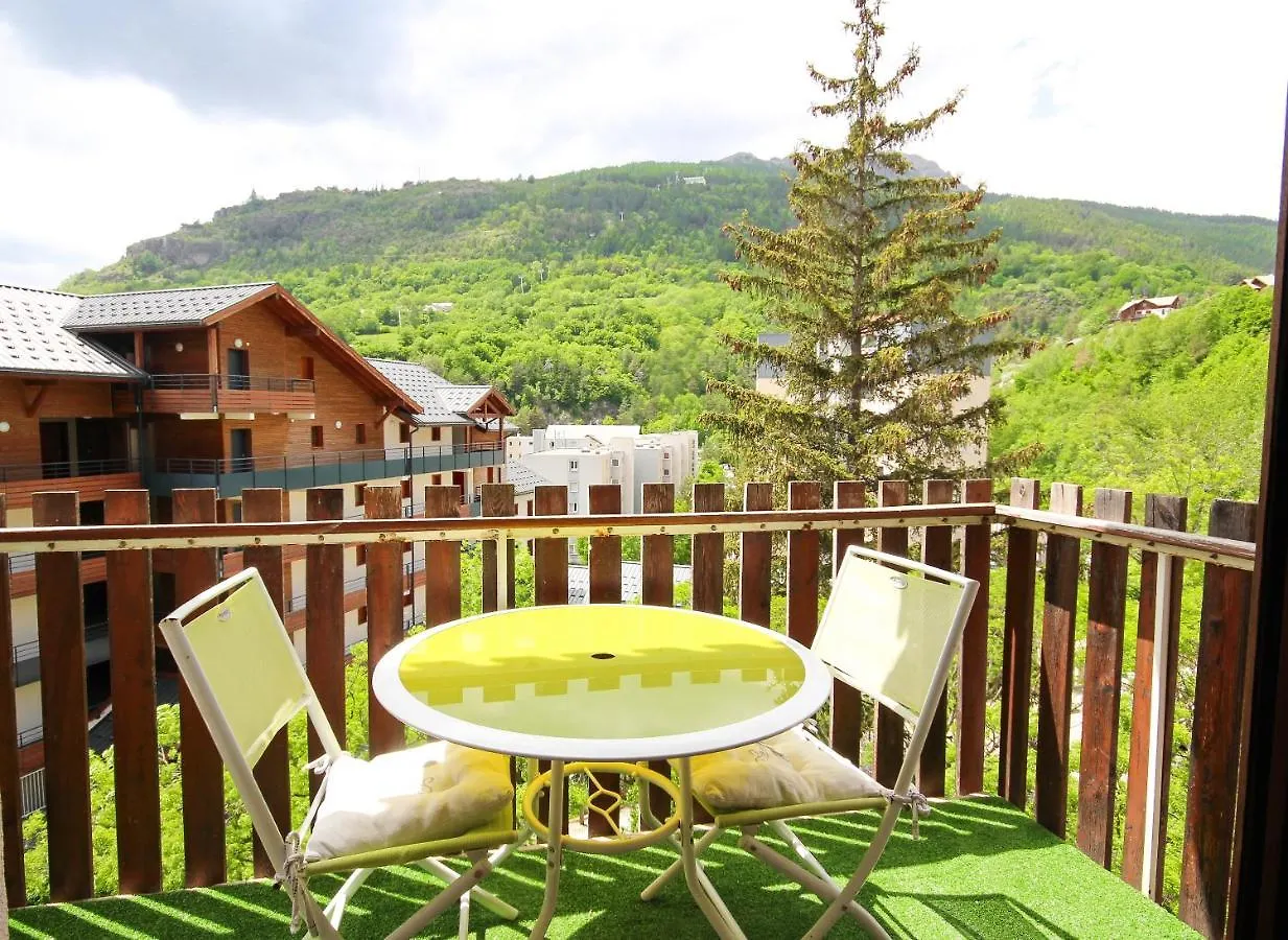 Coquet Appartement Type 2 De 56 M² En Centre Ville Briançon