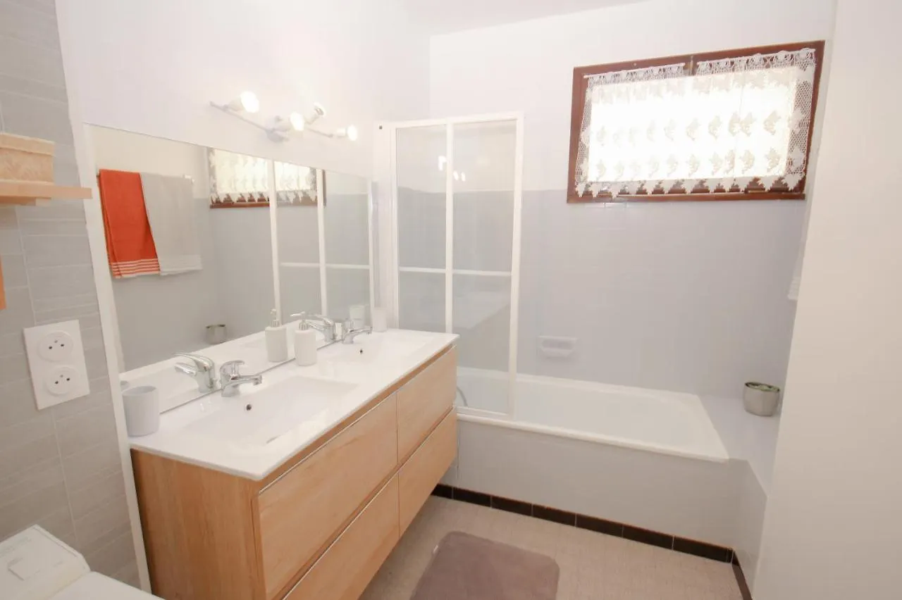 Coquet Appartement Type 2 De 56 M² En Centre Ville Briançon 0*,