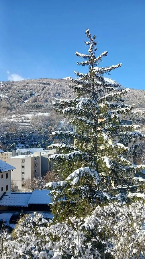 Coquet Appartement Type 2 De 56 M² En Centre Ville Briançon